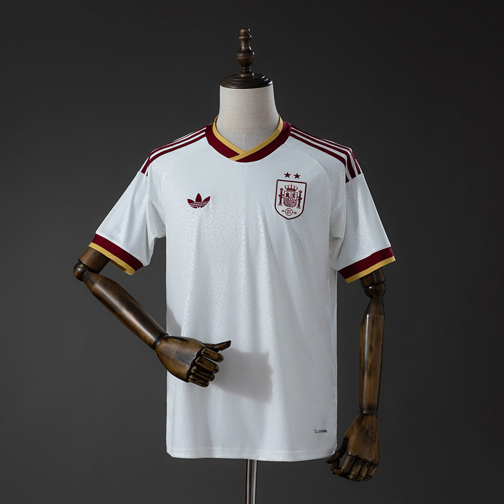 Camiseta Espana 2a Equipacion 2026 - frontal - dos estrellas Camiseta de Espana 2a equipacion 2026 con dos estrellas, vista frontal